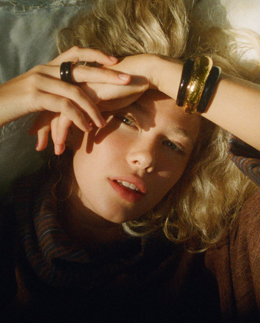 Bague Katt Résine Noire - Aurélie Bidermann