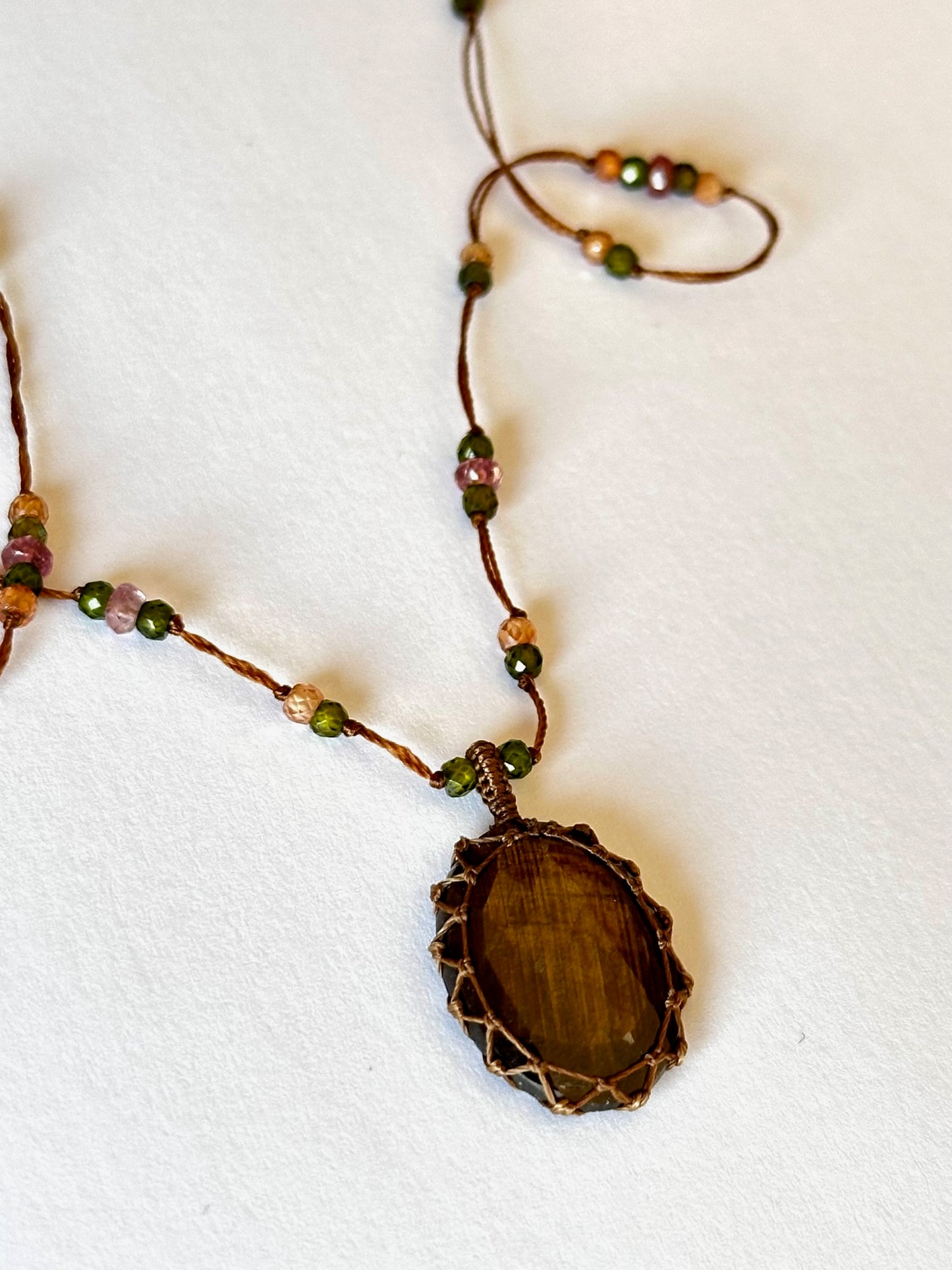 Collier Court Tibétain Corundum Foncé Fil Brun - Sharing