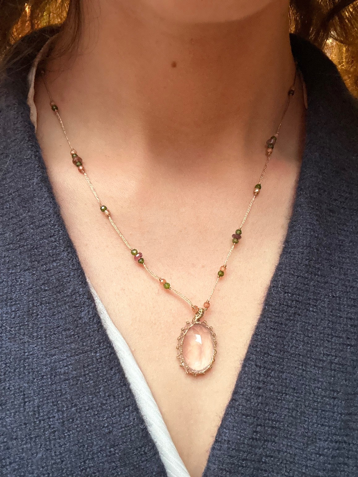 Collier Court Tibétain Quartz Rose Fil Doré - Sharing