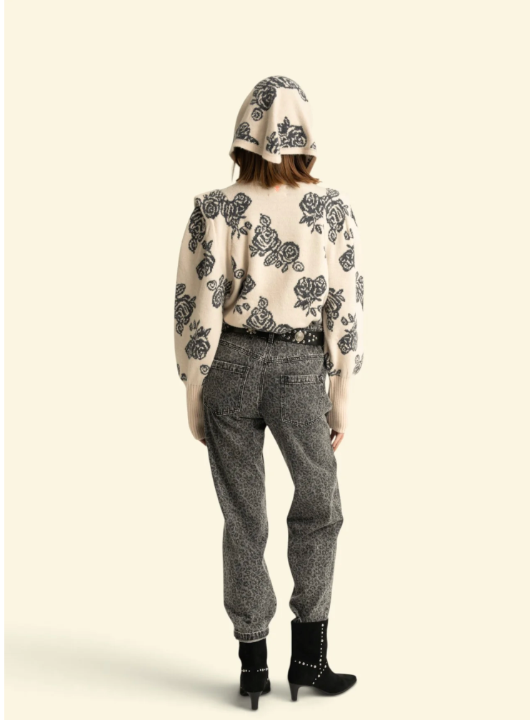 Knitted Soft Sweater Ecru W/ Flowers - Sisters Department