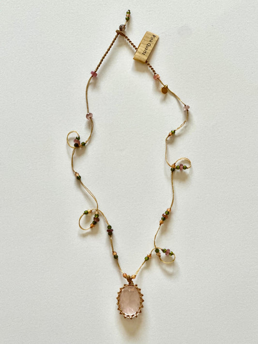 Collier Court Tibétain Quartz Rose Fil Doré - Sharing