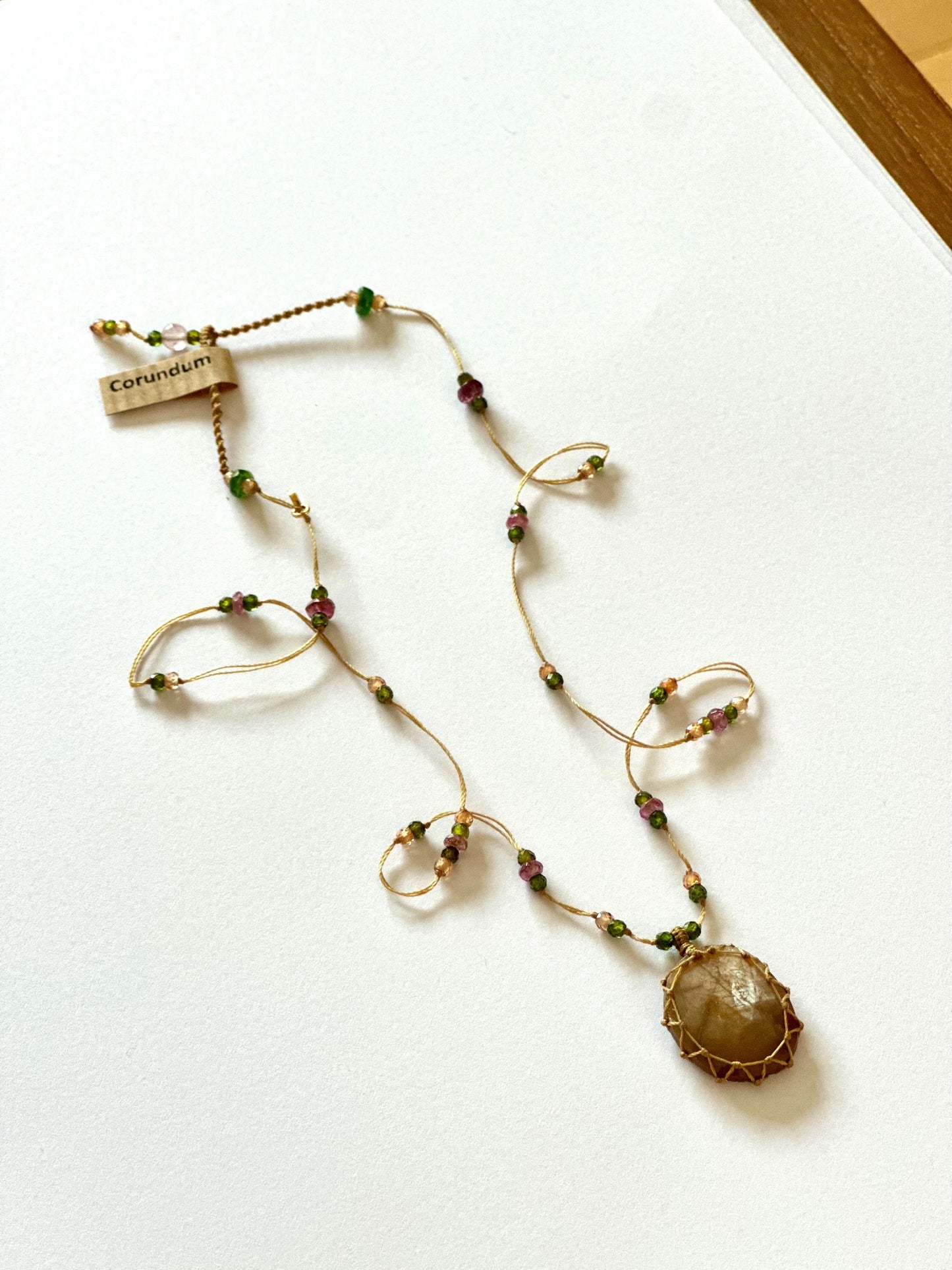 Collier Court Tibétain Corundum Clair - Sharing