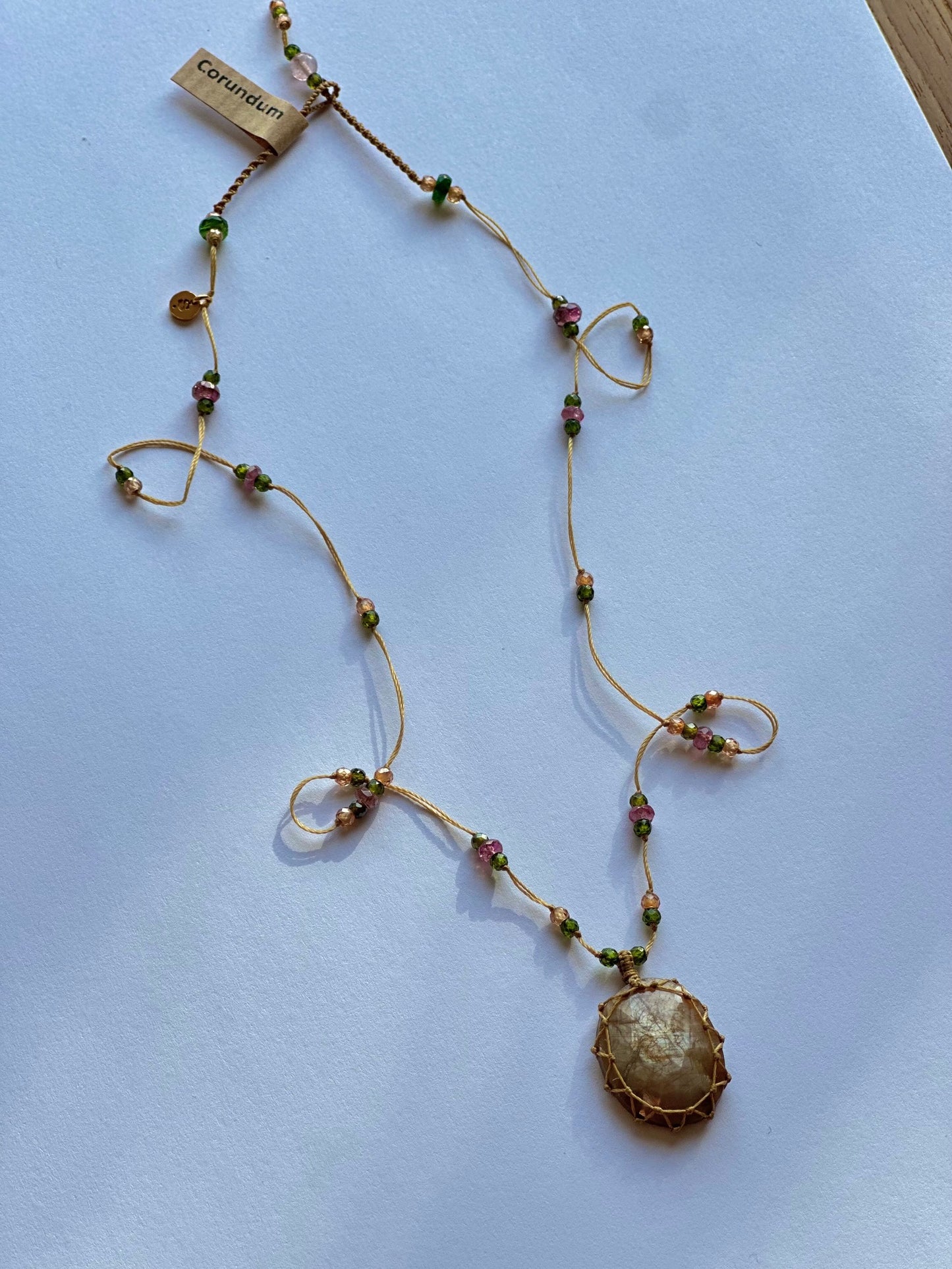 Collier Court Tibétain Corundum Clair - Sharing