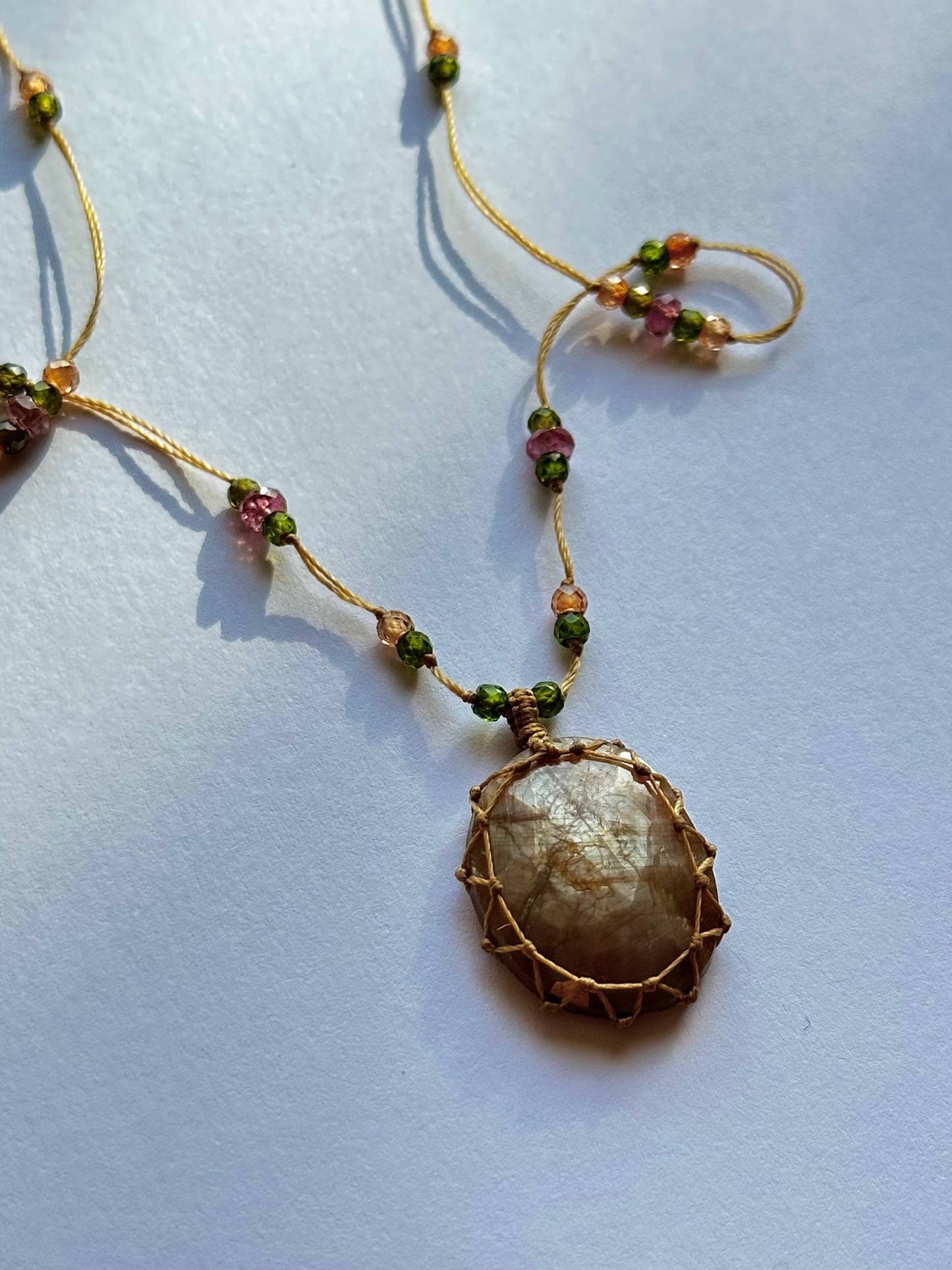 Collier Court Tibétain Corundum Clair - Sharing