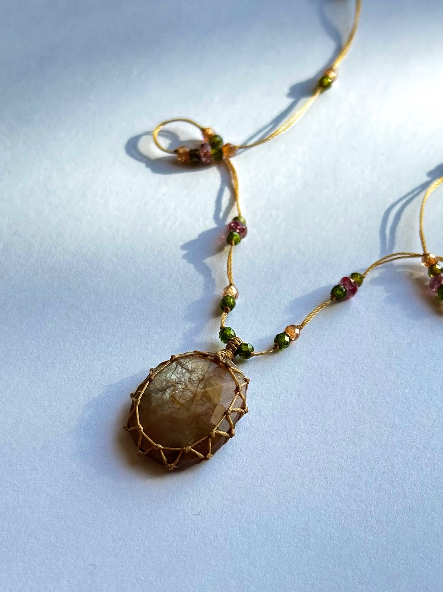 Collier Court Tibétain Corundum Clair - Sharing