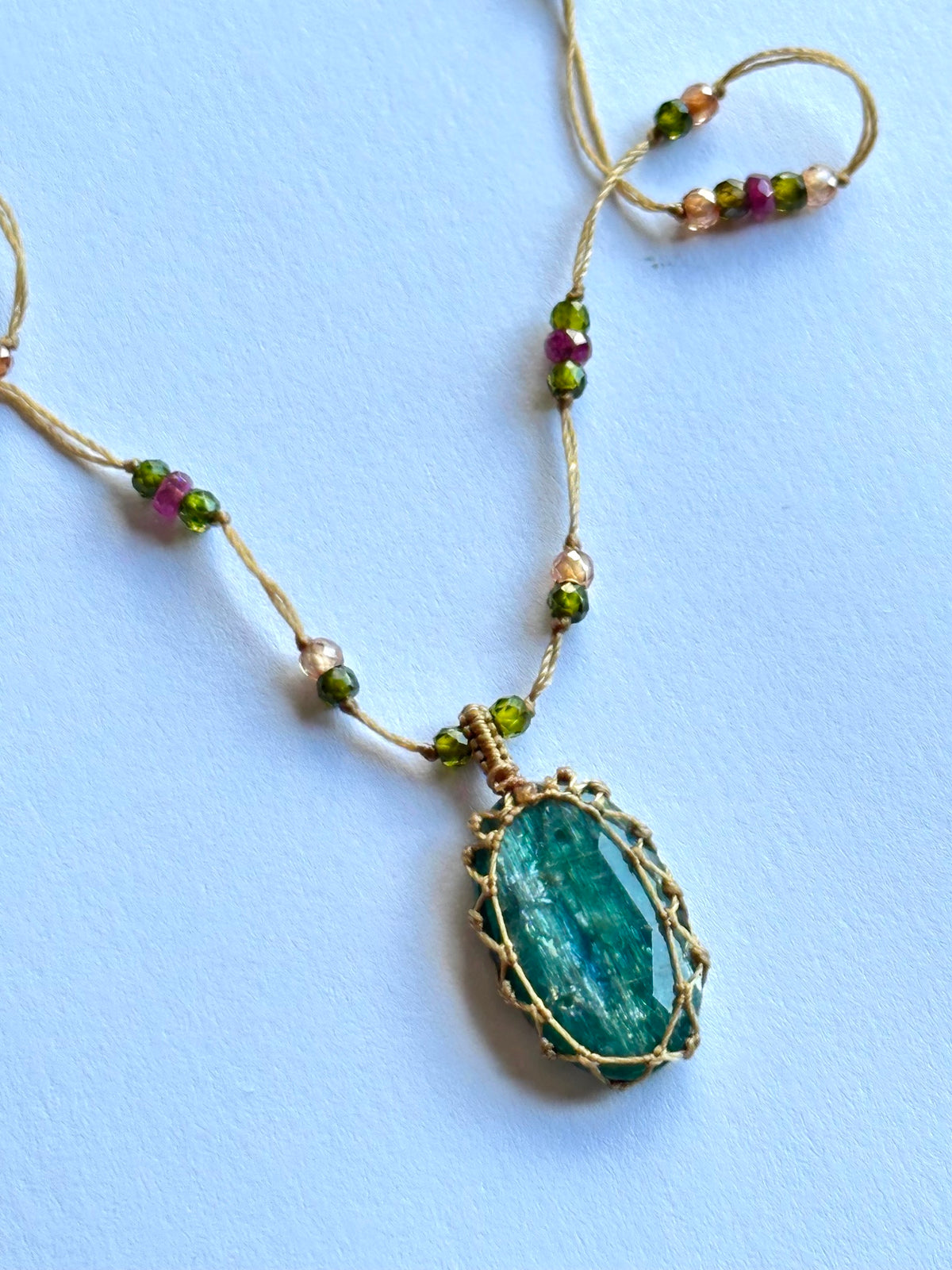 Collier Court Tibétain Kyanite Bleue (Rare) - Sharing