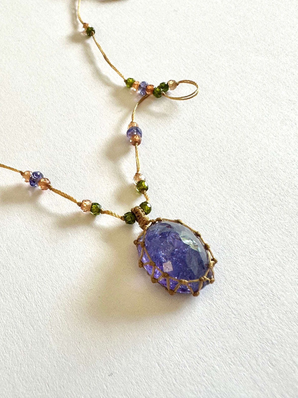 Collier Court Tibétain Tanzanite (Rare) - Sharing