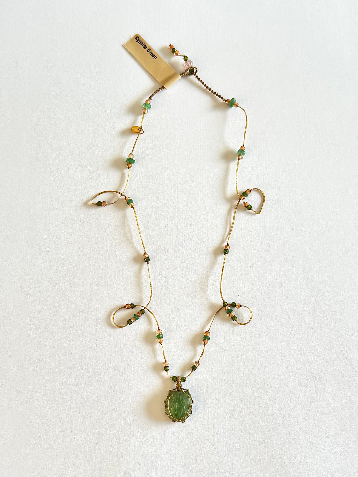 Collier Court Tibétain Kyanite Verte (Rare) - Sharing