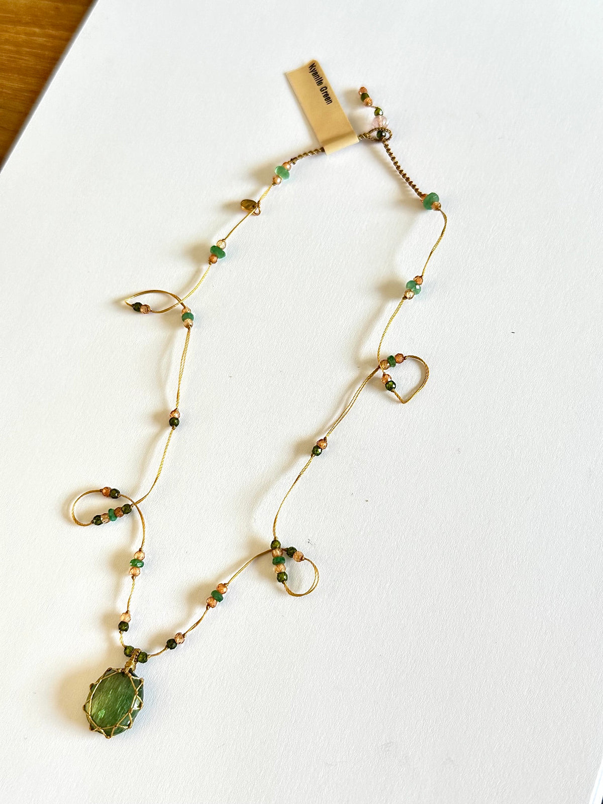 Collier Court Tibétain Kyanite Verte (Rare) - Sharing