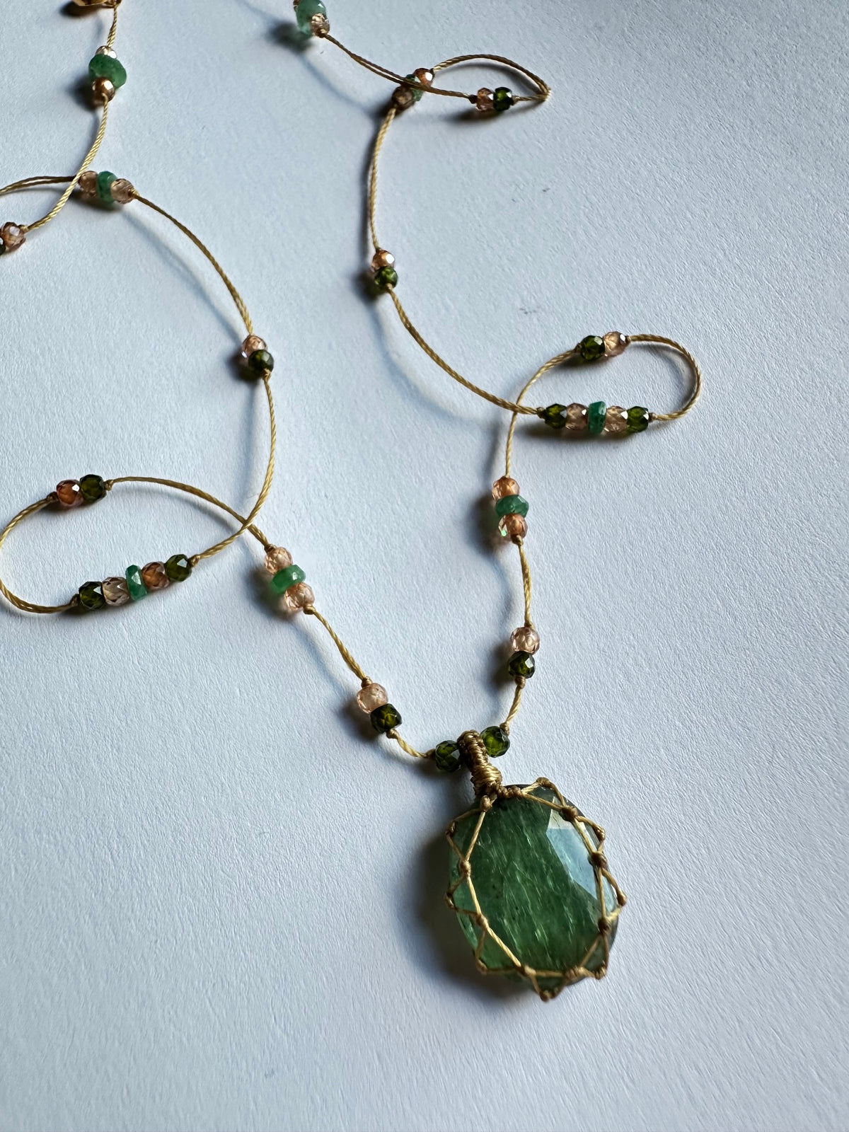 Collier Court Tibétain Kyanite Verte (Rare) - Sharing