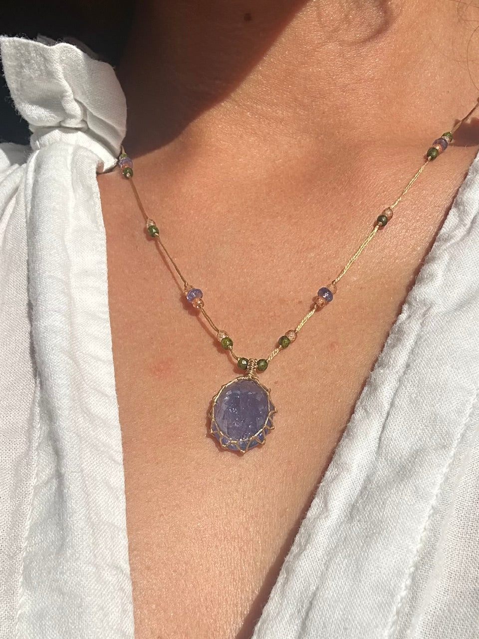 Collier Court Tibétain Tanzanite (Rare) - Sharing