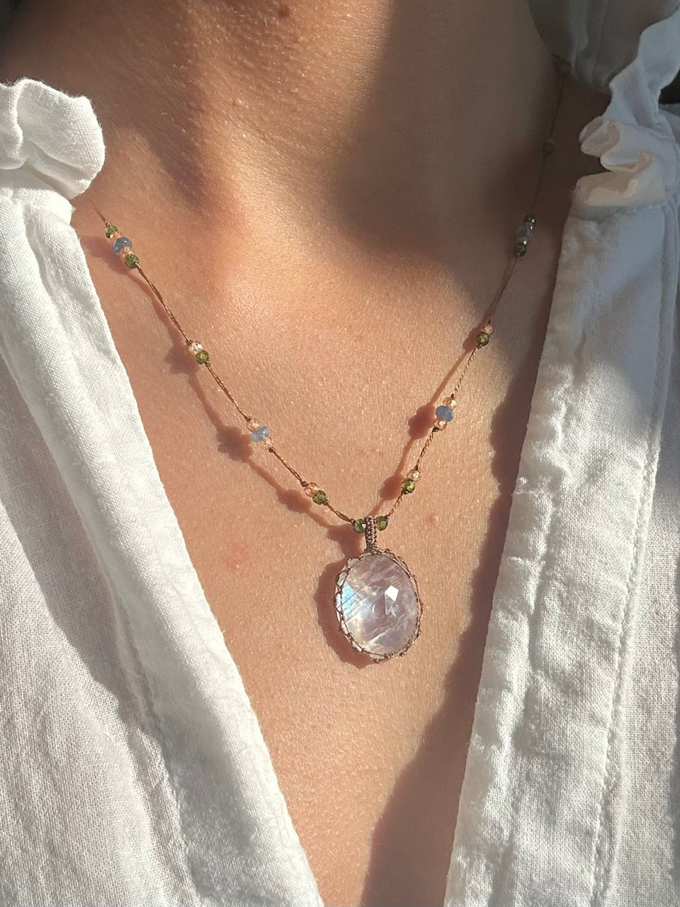 Collier Court Tibétain Moonstone Rainbow (Rare) - Sharing