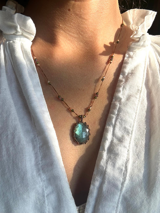 Collier Court Labradorite Blue Fire - Sharing