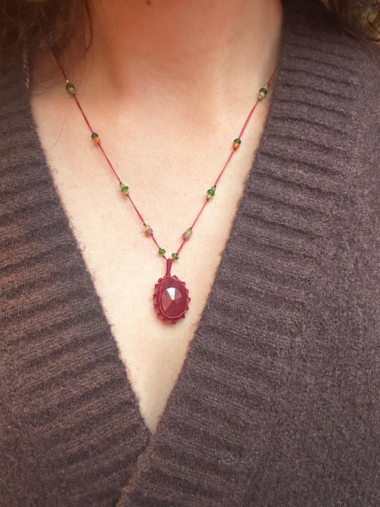 Collier Court Tibétain Rubis - Sharing