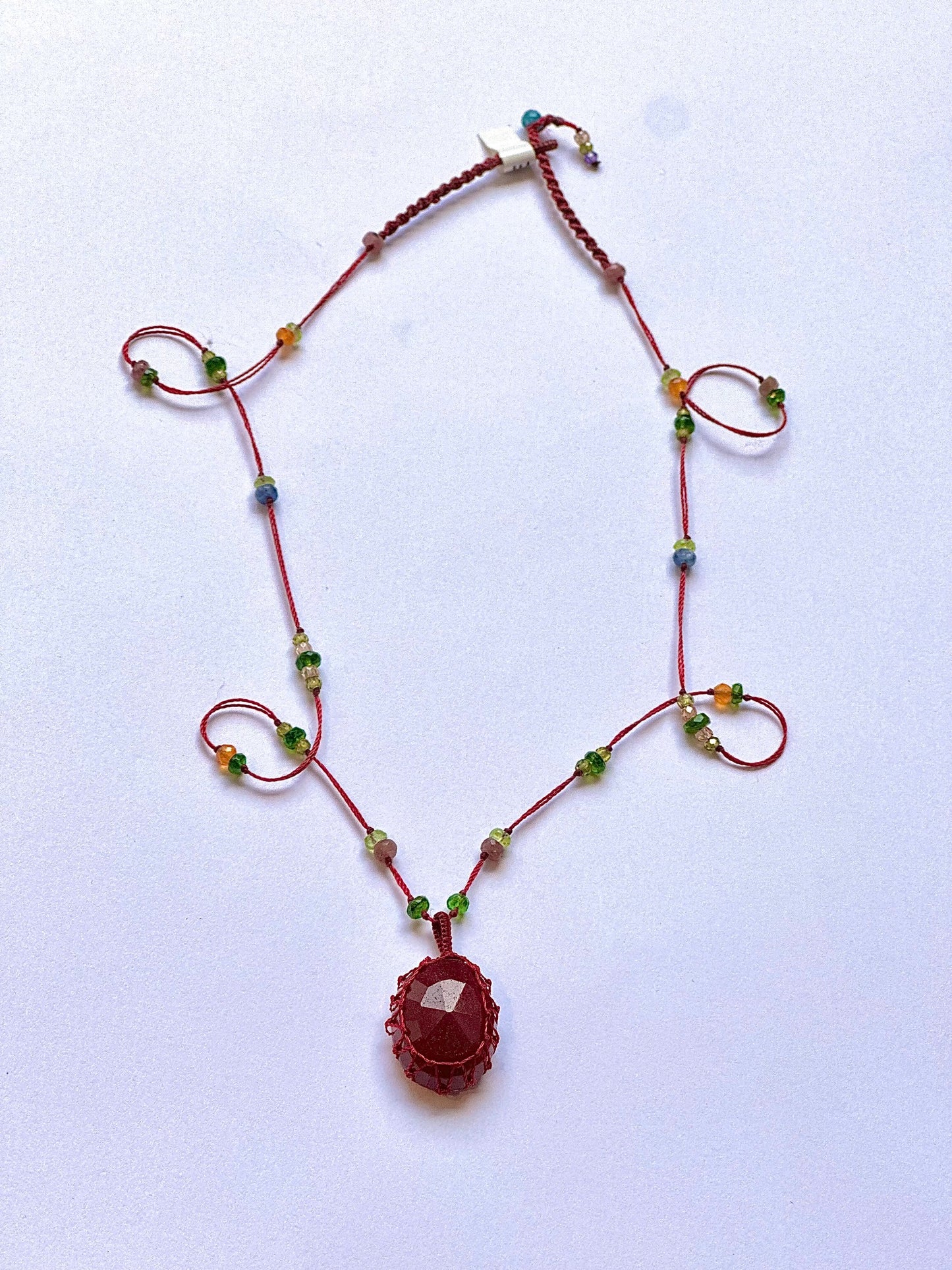 Collier Court Tibétain Rubis - Sharing
