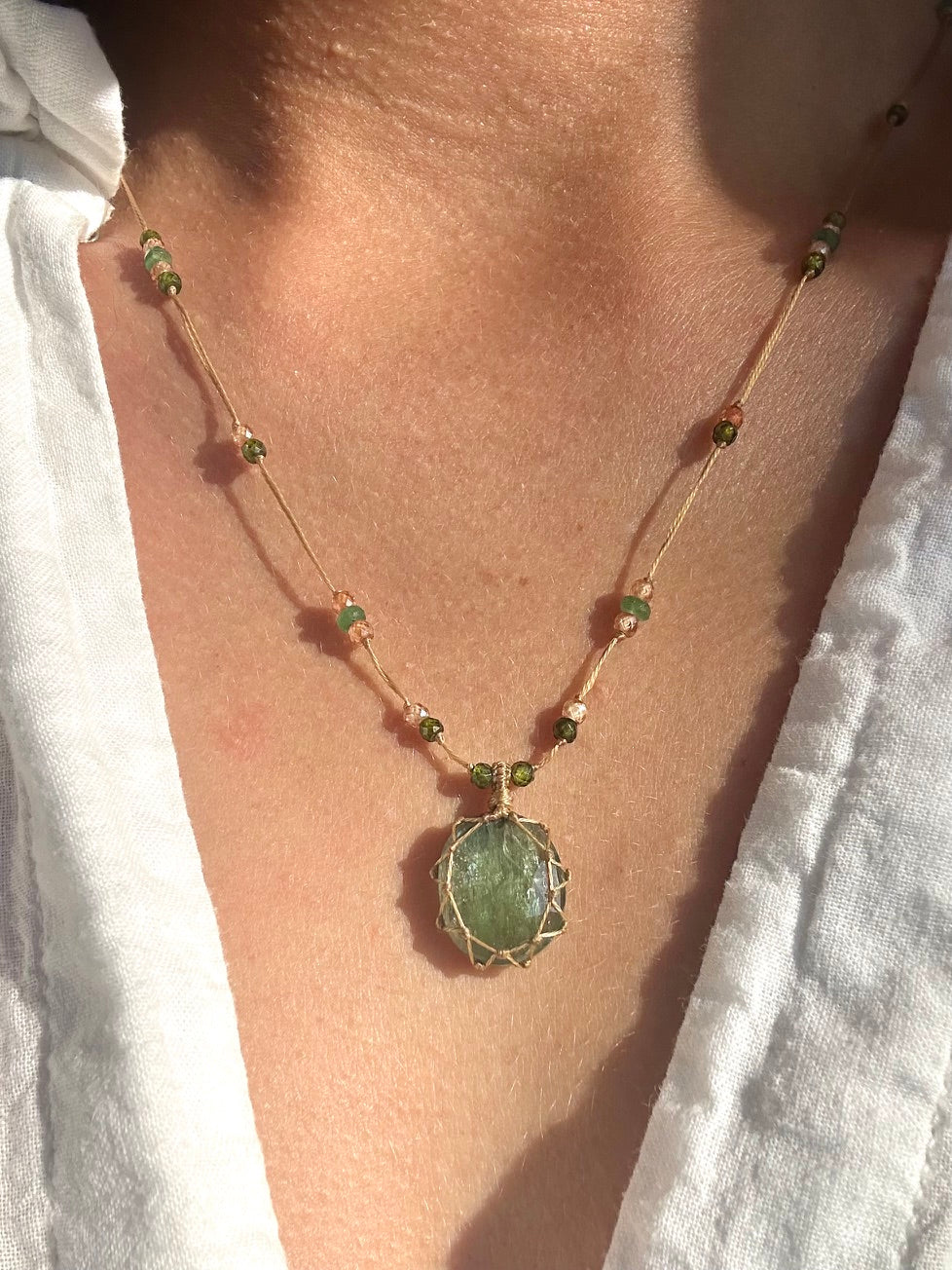 Collier Court Tibétain Kyanite Verte (Rare) - Sharing