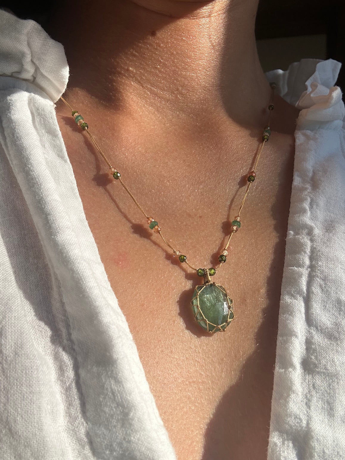 Collier Court Tibétain Kyanite Verte (Rare) - Sharing