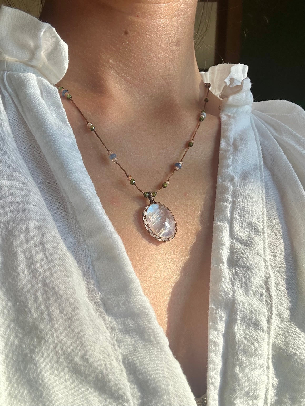 Collier Court Tibétain Moonstone Rainbow (Rare) - Sharing