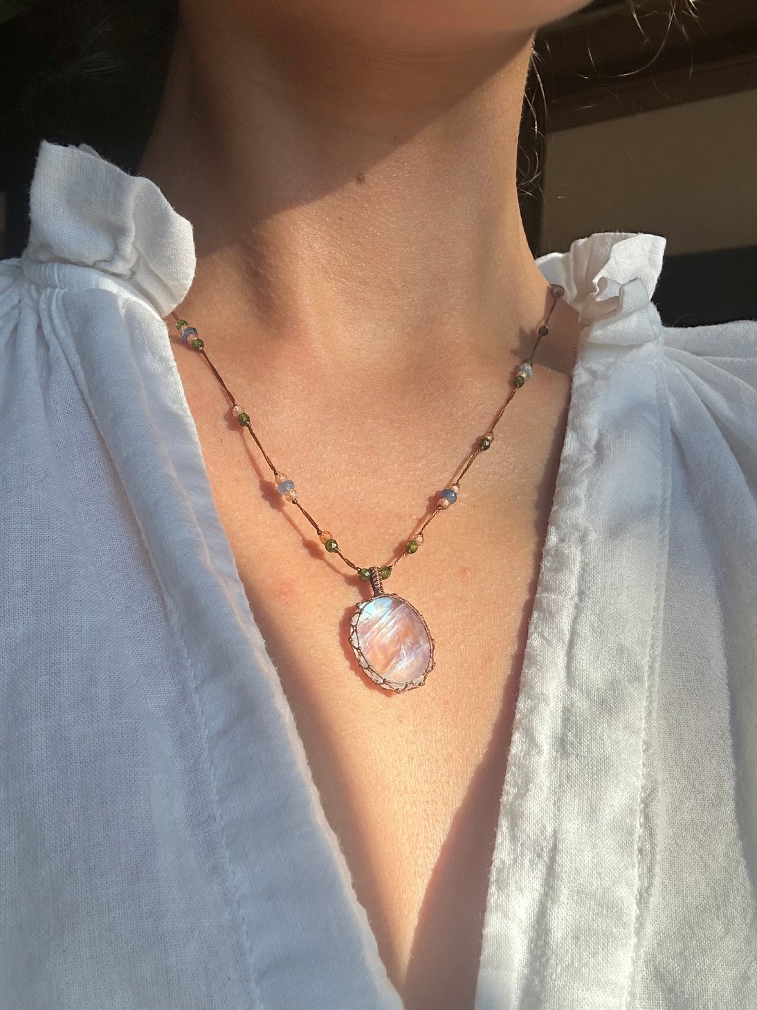 Collier Court Tibétain Moonstone Rainbow (Rare) - Sharing