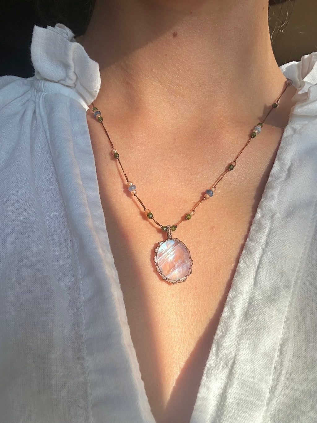 Collier Court Tibétain Moonstone Rainbow (Rare) - Sharing