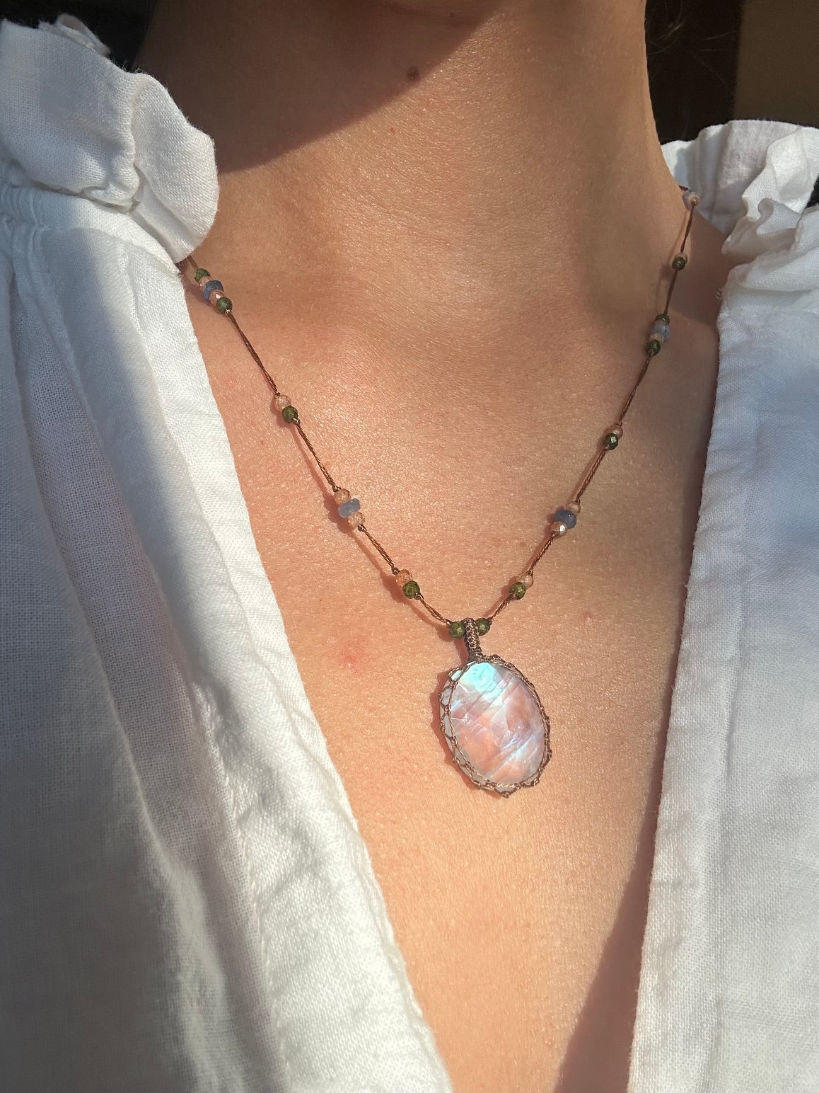 Collier Court Tibétain Moonstone Rainbow (Rare) - Sharing