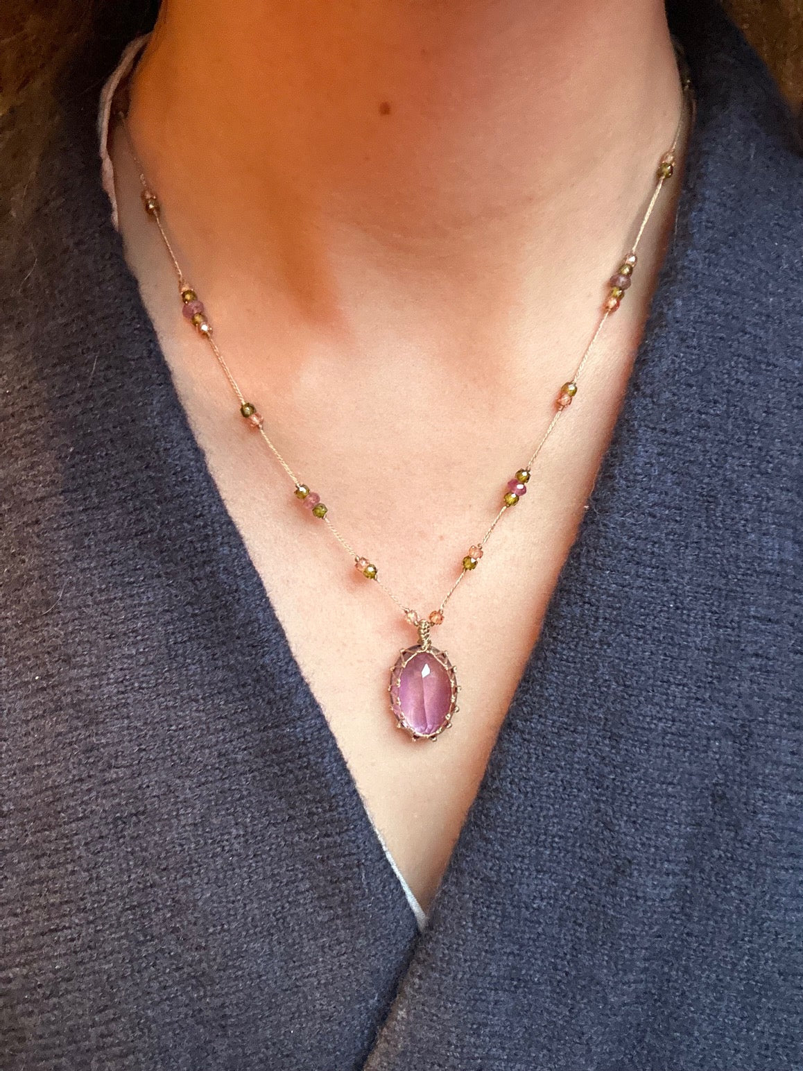 Collier Court Tibétain Améthyste Violette Fil Doré - Sharing