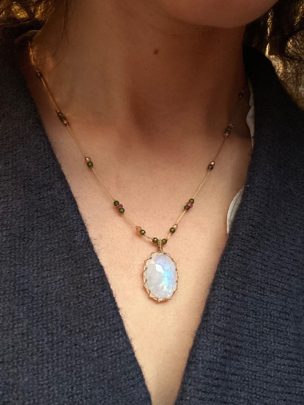Collier Court Tibétain Rainbow Moonstone (Rare) - Sharing