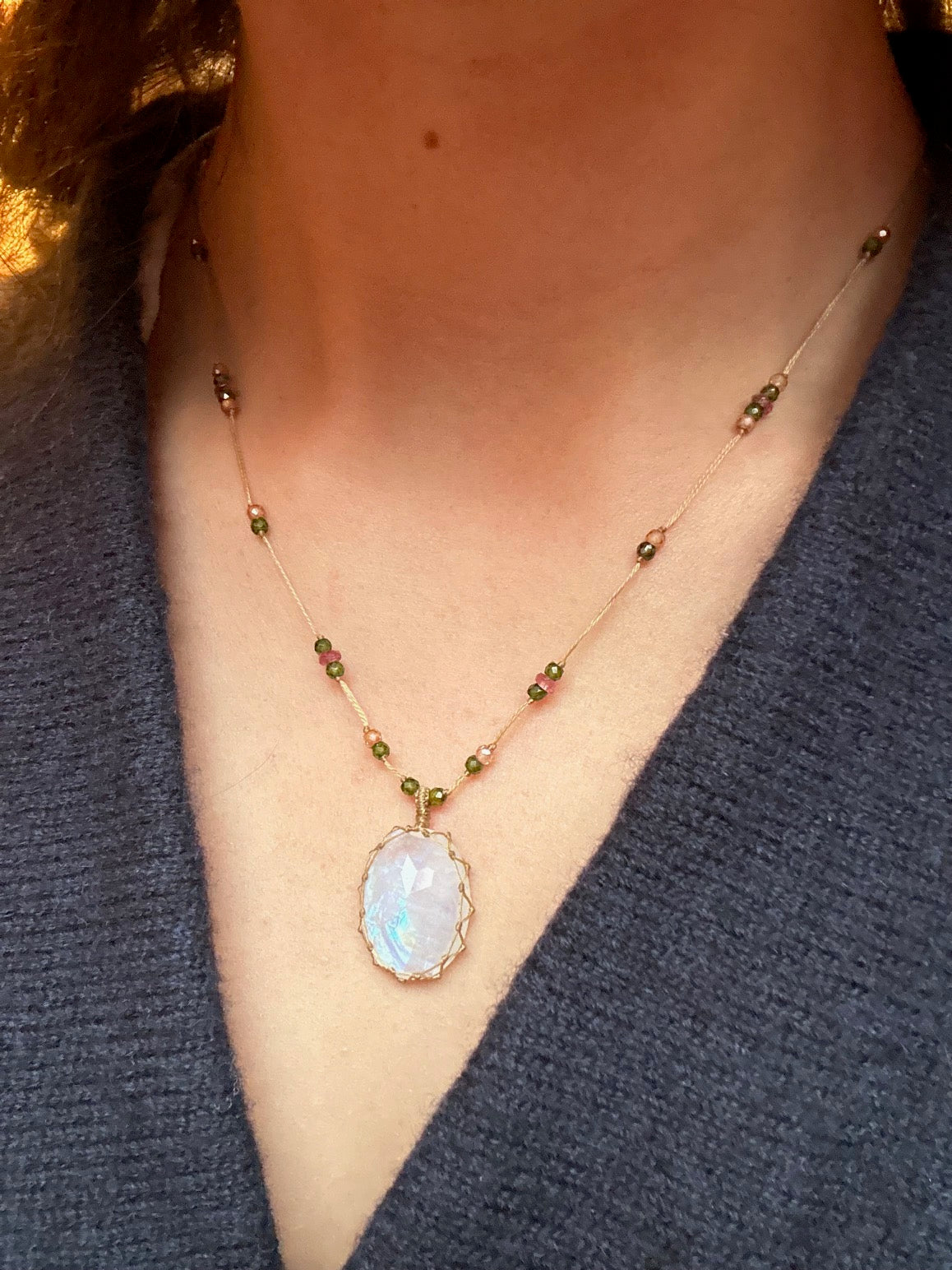 Collier Court Tibétain Rainbow Moonstone (Rare) - Sharing