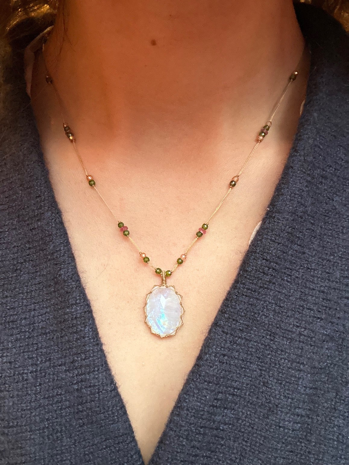 Collier Court Tibétain Rainbow Moonstone (Rare) - Sharing