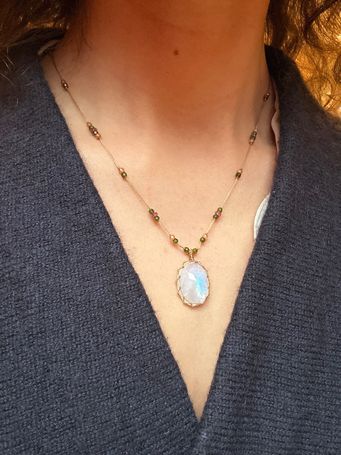 Collier Court Tibétain Rainbow Moonstone (Rare) - Sharing