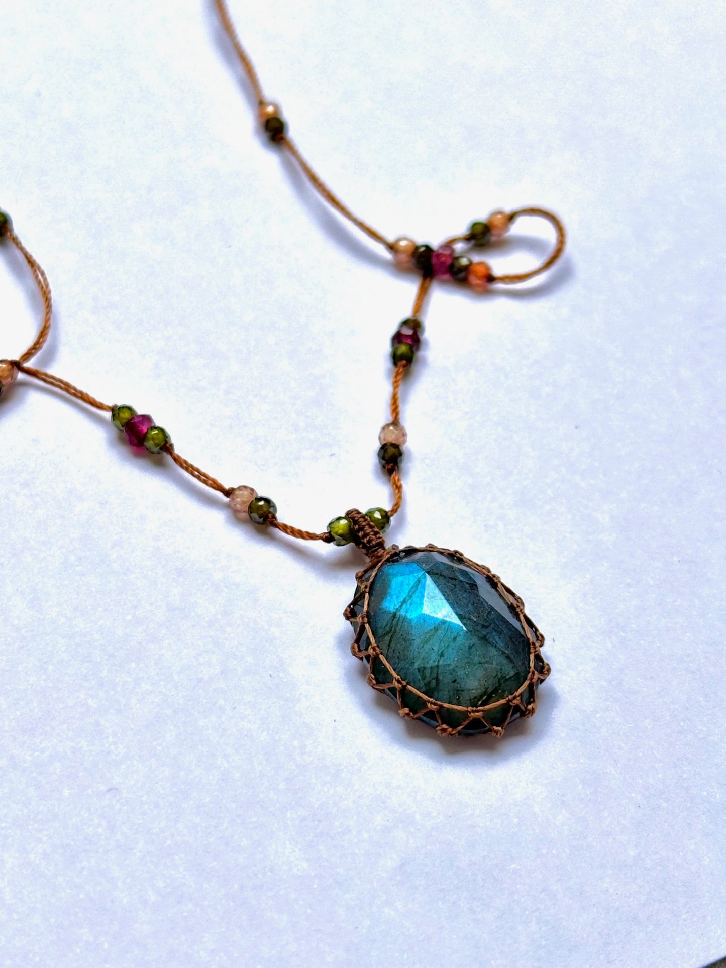 Collier Court Tibétain Labradorite Blue Fire - Sharing