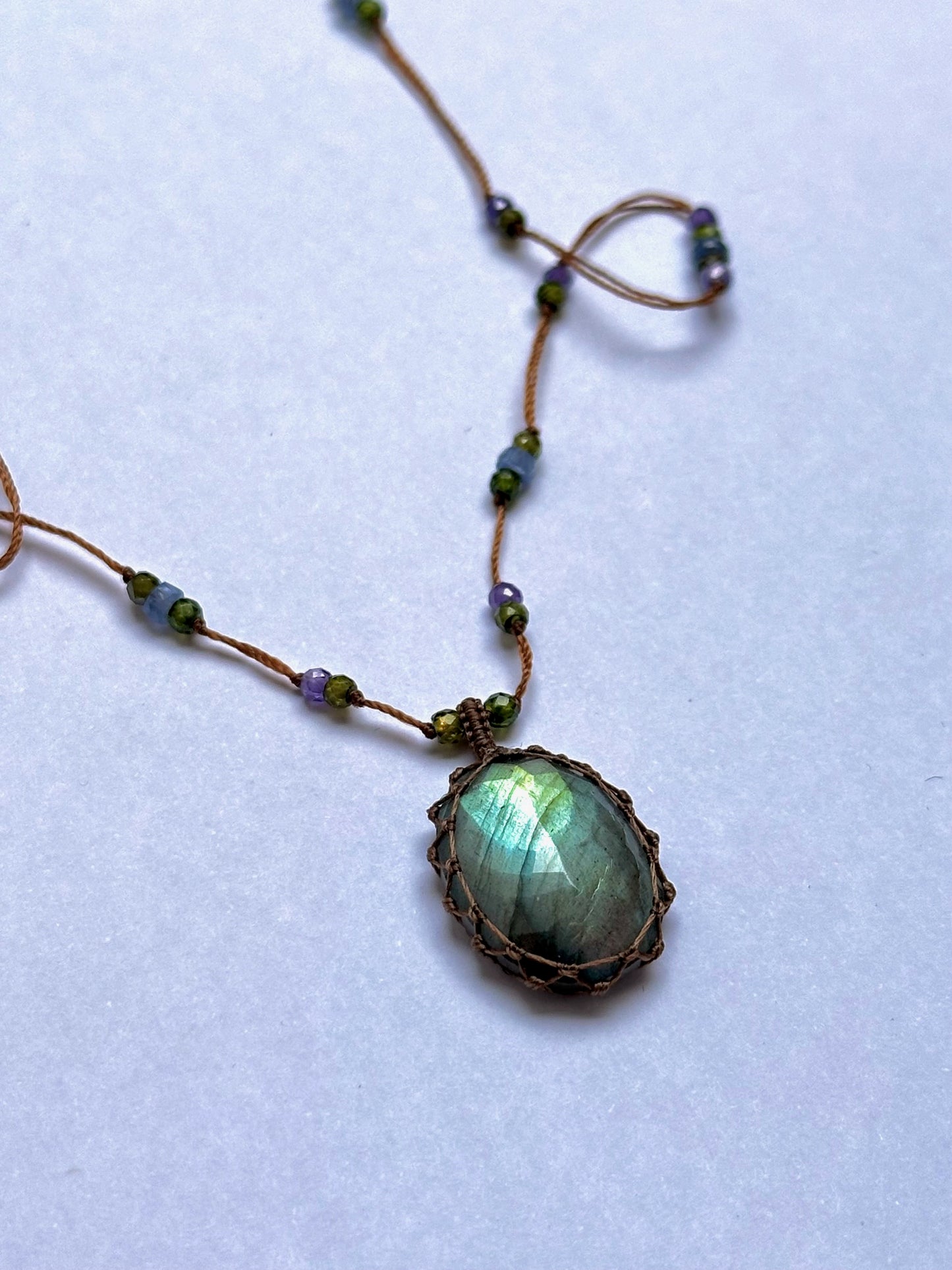 Collier Court Tibétain Labradorite Green Fire - Sharing