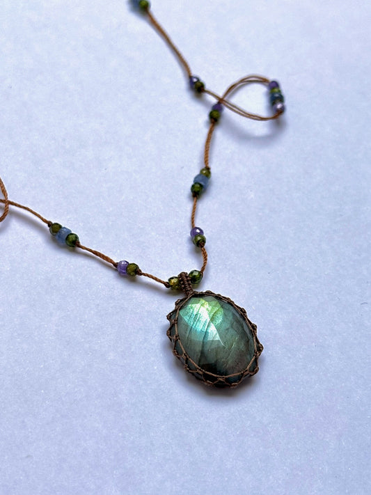 Collier Court Tibétain Labradorite Green Fire - Sharing