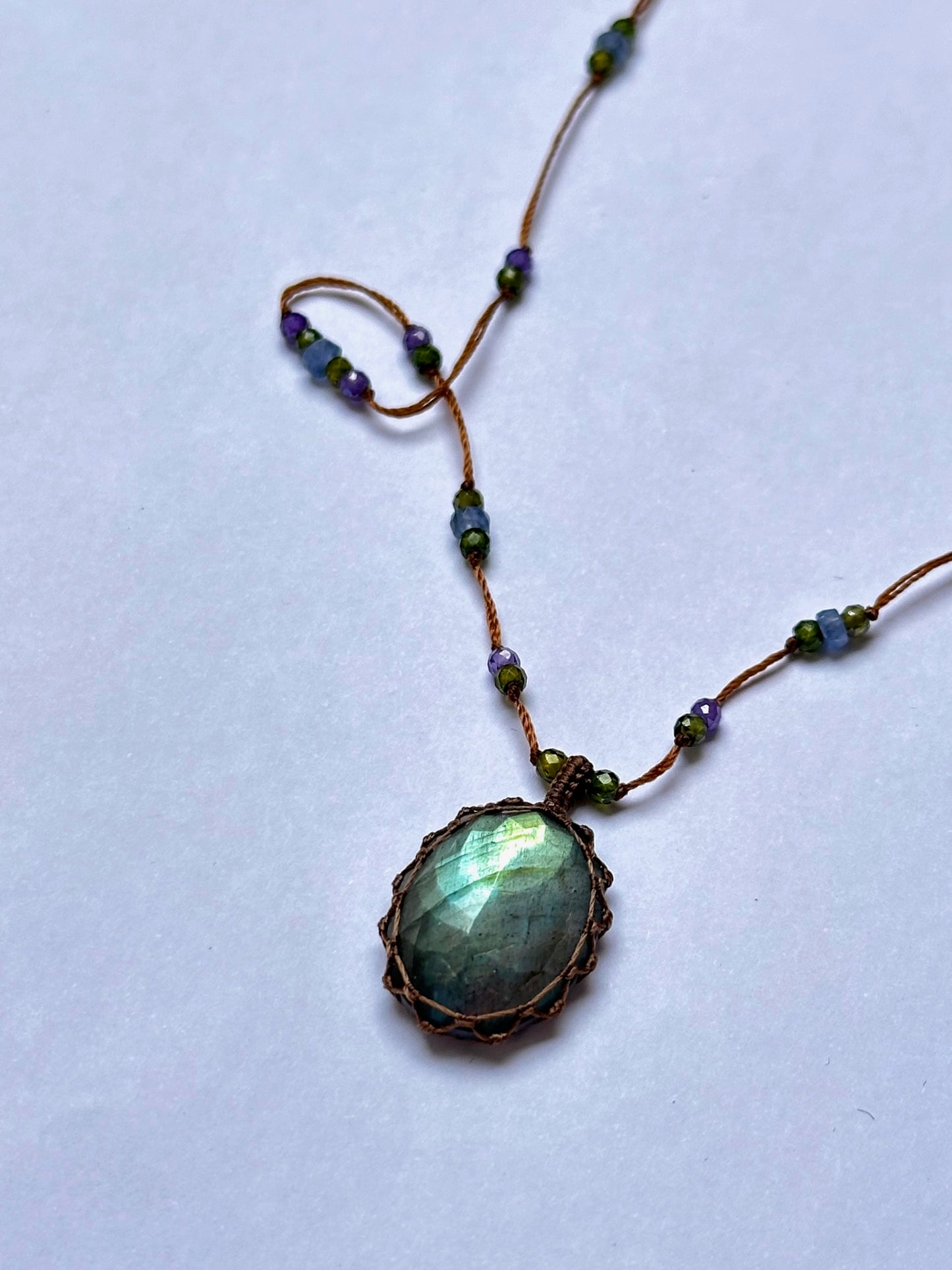 Collier Court Tibétain Labradorite Green Fire - Sharing