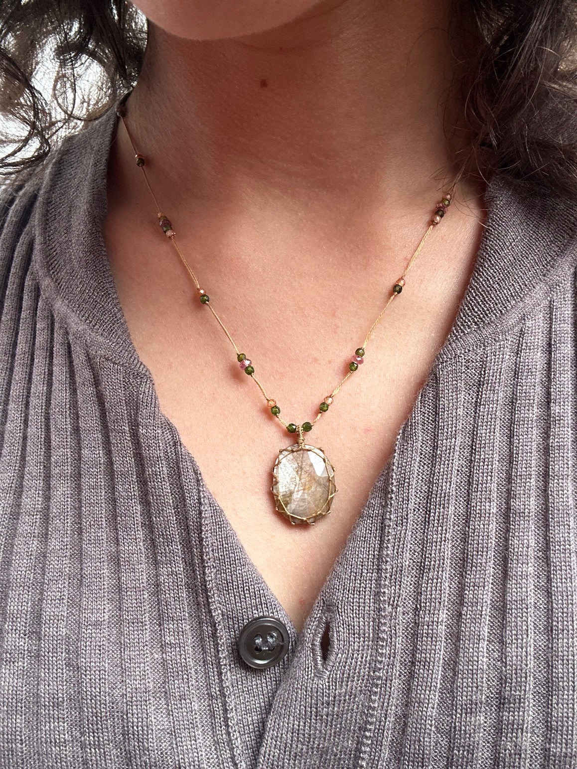 Collier Court Tibétain Corundum Clair (Rare) - Sharing