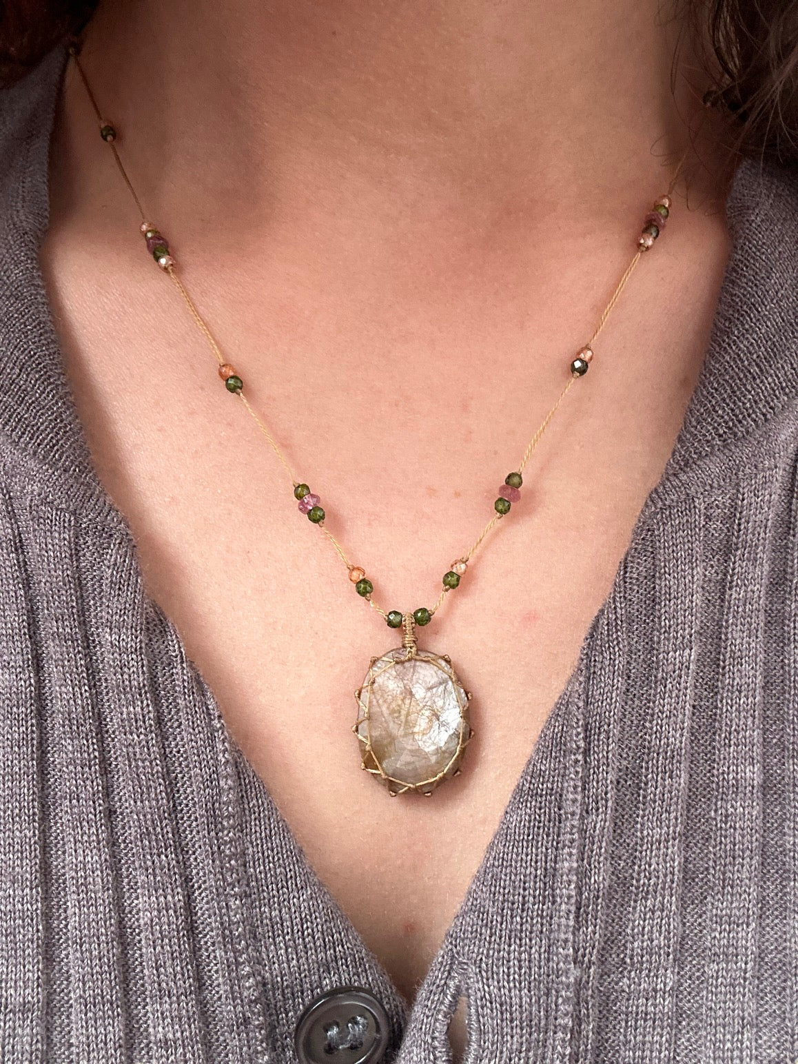 Collier Court Tibétain Corundum Clair (Rare) - Sharing