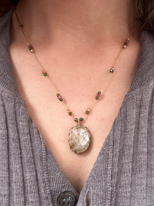 Collier Court Tibétain Corundum Clair (Rare) - Sharing