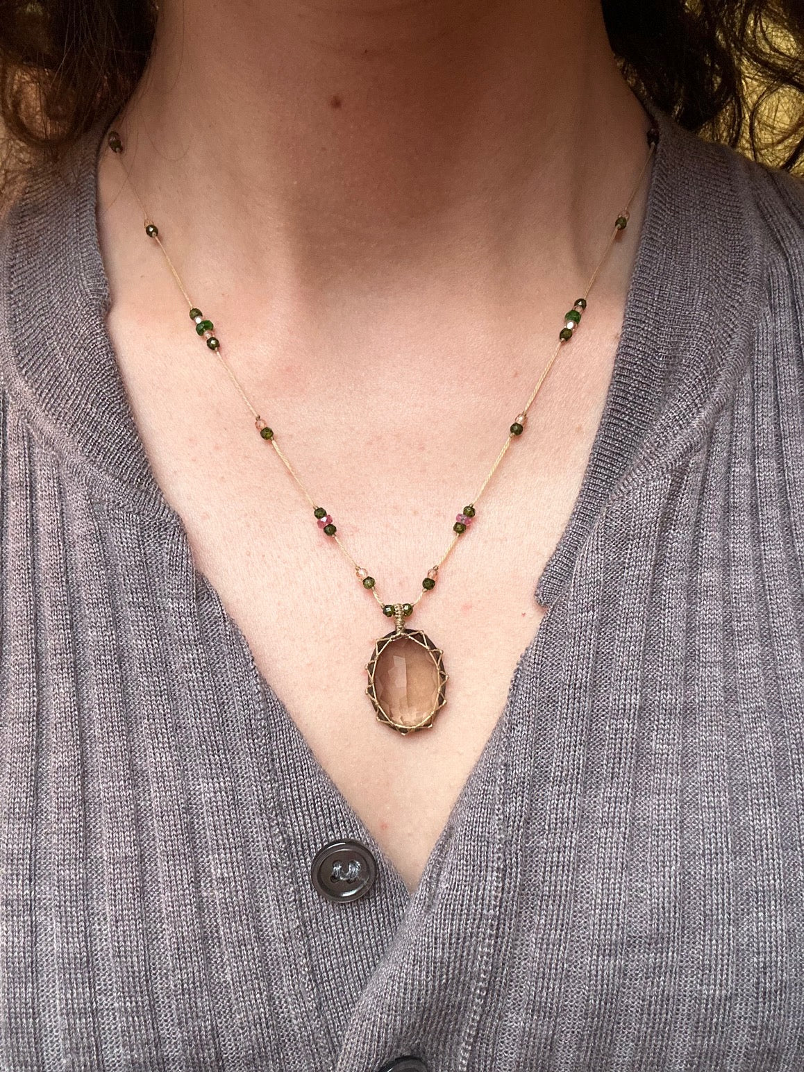 Collier Court Tibétain Quartz Fumé Fil Doré - Sharing