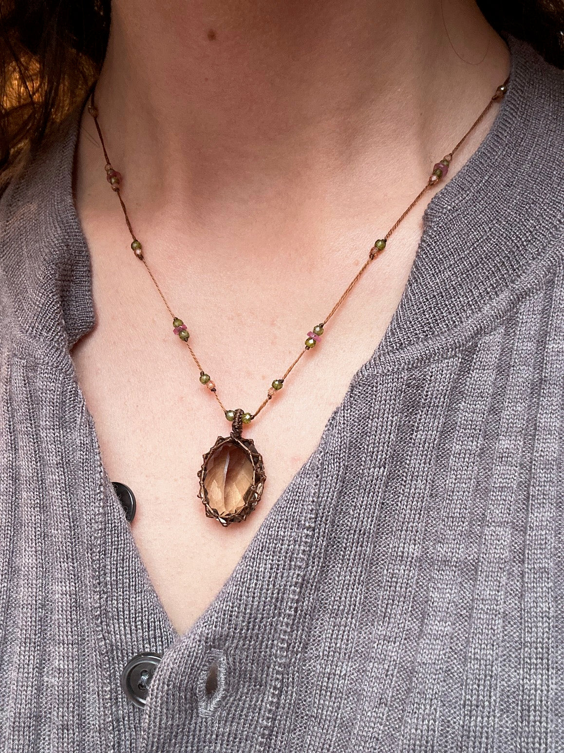 Collier Court Tibétain Quartz Fumé Fil Brun - Sharing