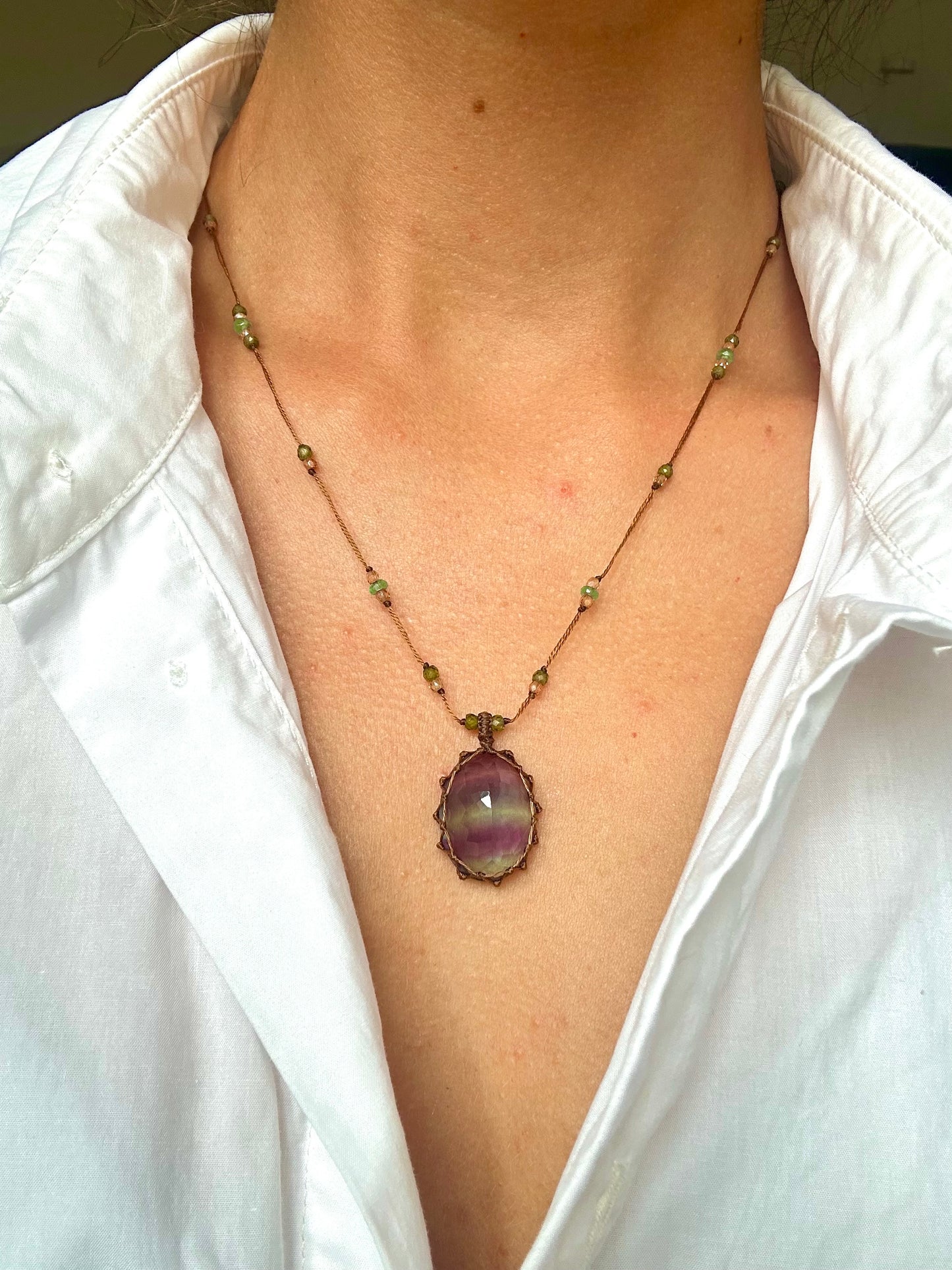 Collier Court Tibétain Fluorite Rainbow (Rare) - Sharing