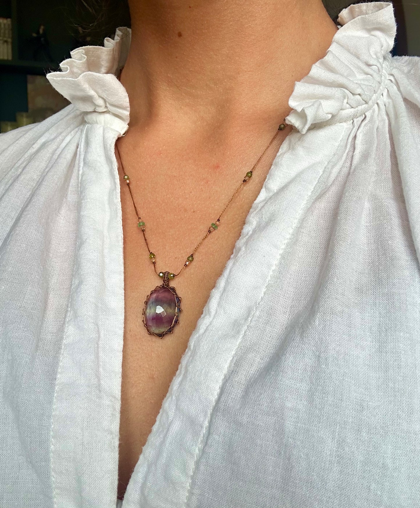 Collier Court Tibétain Fluorite Rainbow (Rare) - Sharing