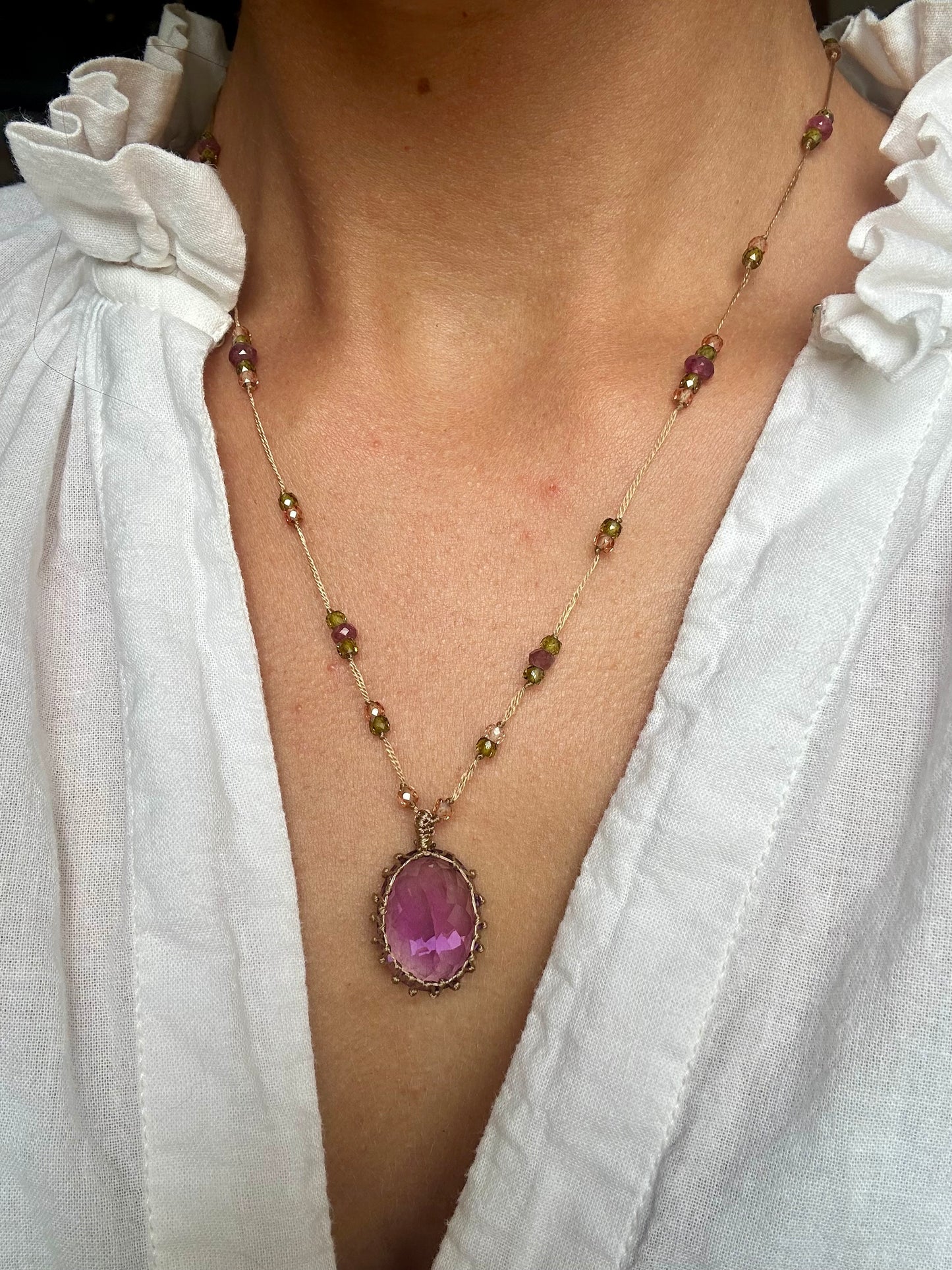Collier Court Tibétain Améthyste Violette Fil Doré 2 - Sharing