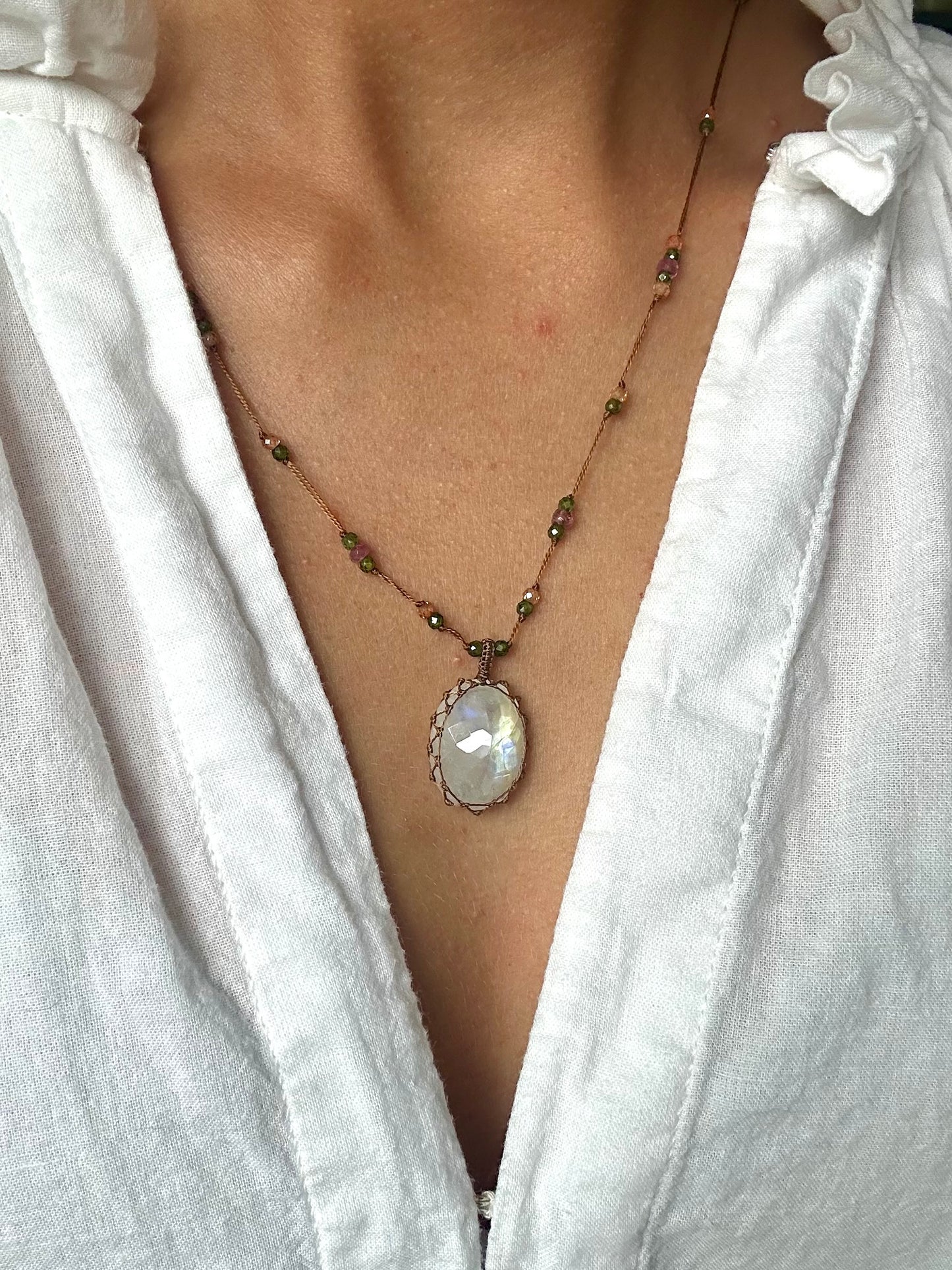Collier Court Tibétain Rainbow Moonstone (Rare) - Sharing