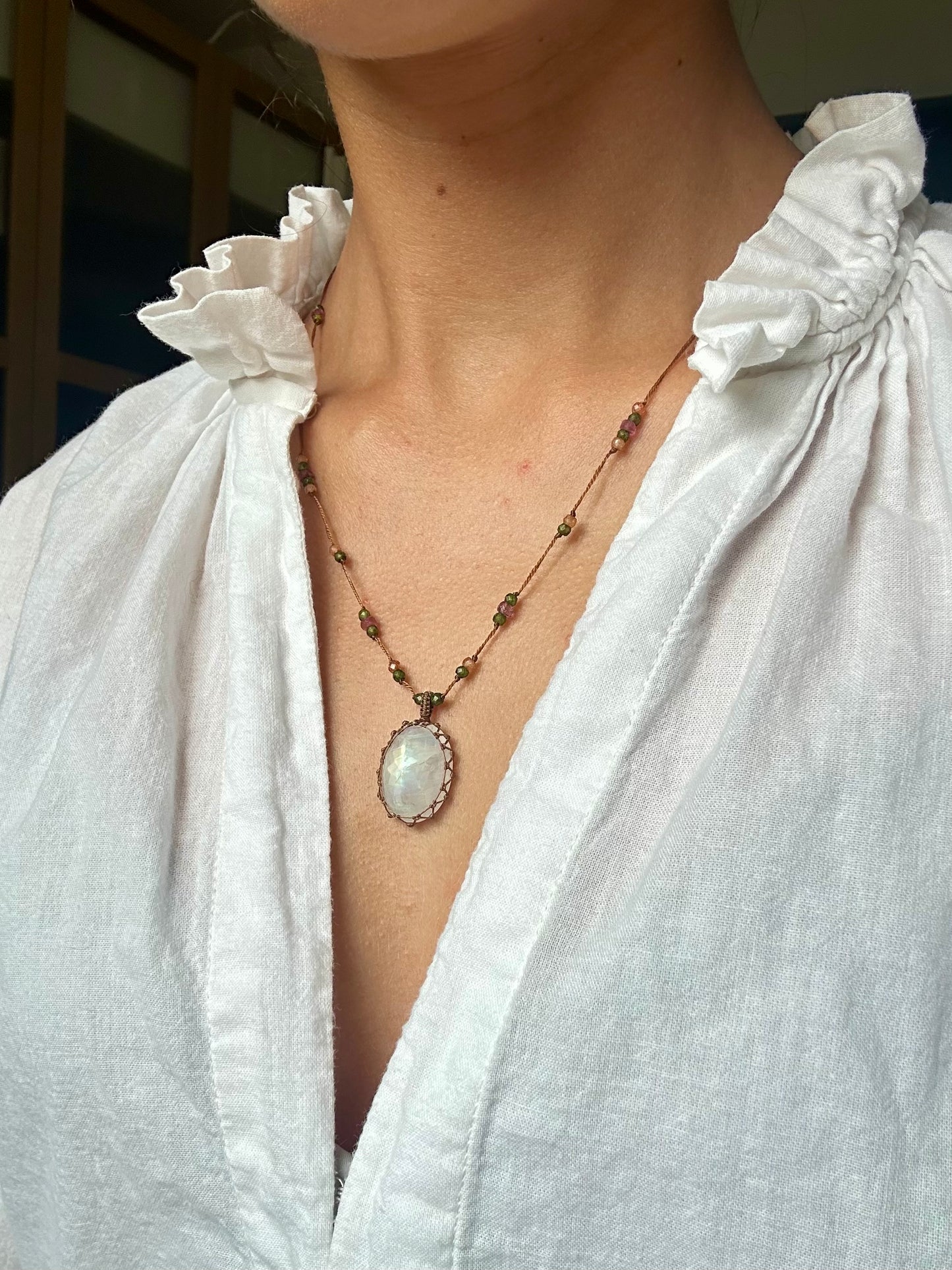 Collier Court Tibétain Rainbow Moonstone (Rare) - Sharing