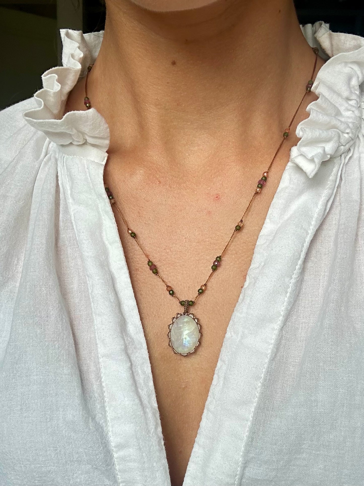 Collier Court Tibétain Rainbow Moonstone (Rare) - Sharing