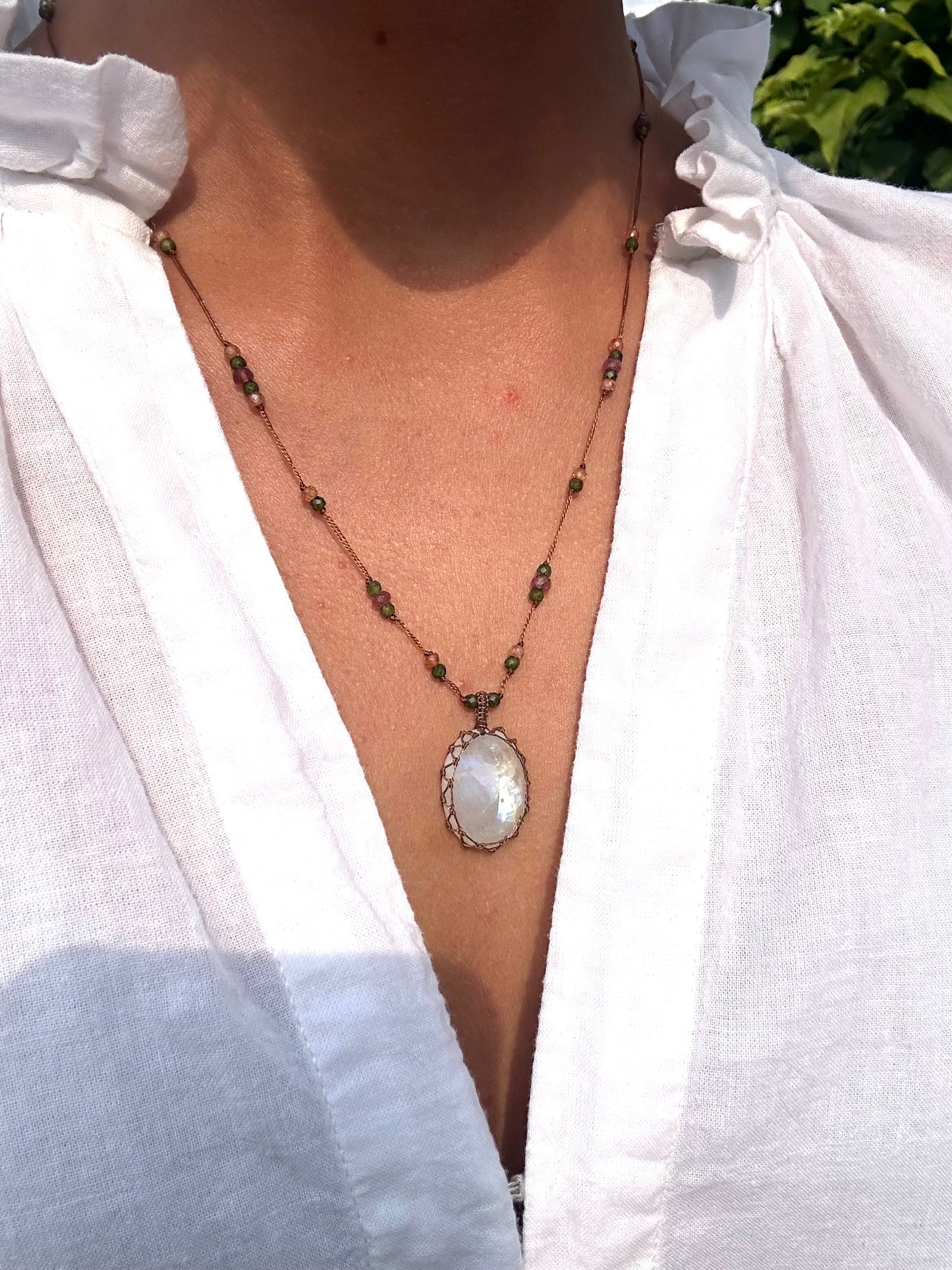 Collier Court Tibétain Rainbow Moonstone (Rare) - Sharing