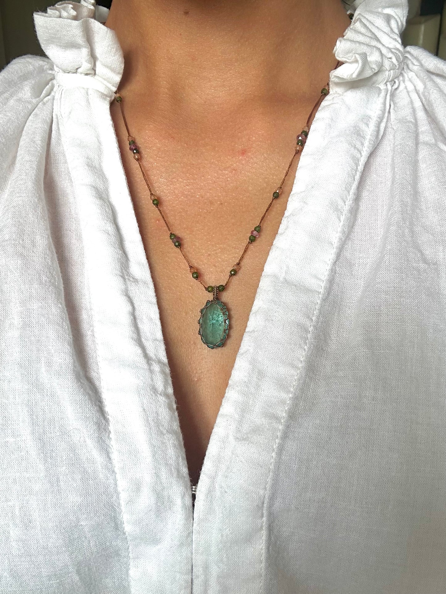 Collier Court Tibétain Ancient Roman Glass - Sharing