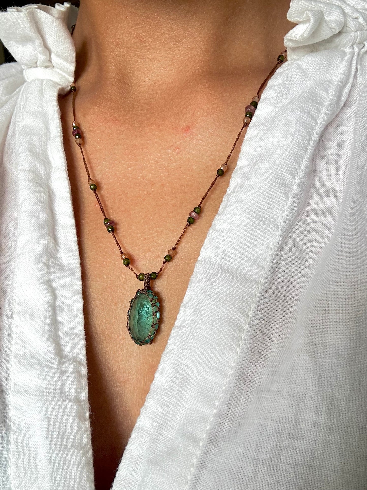 Collier Court Tibétain Ancient Roman Glass - Sharing