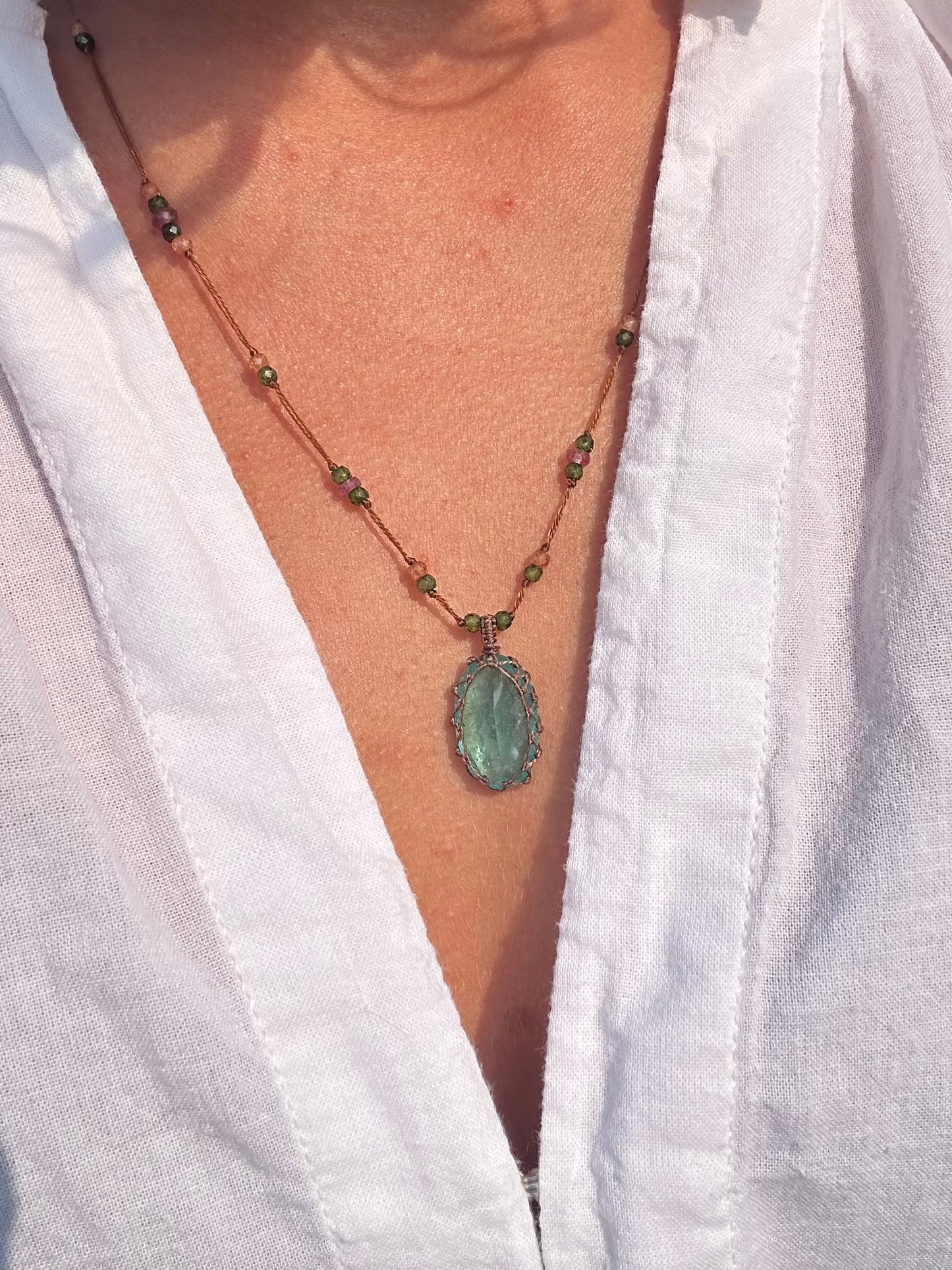 Collier Court Tibétain Ancient Roman Glass - Sharing