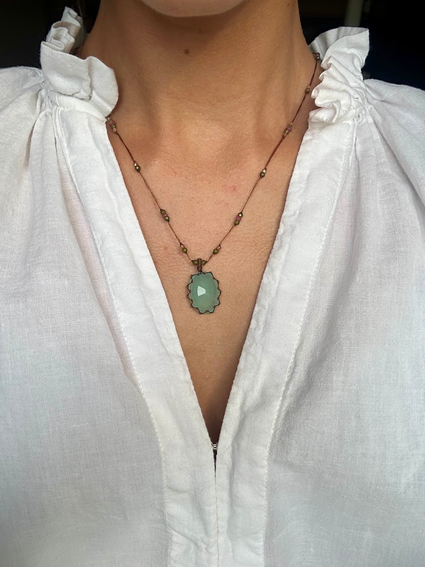 Collier Court Tibétain Calcédoine Bleue Fil Brun - Sharing